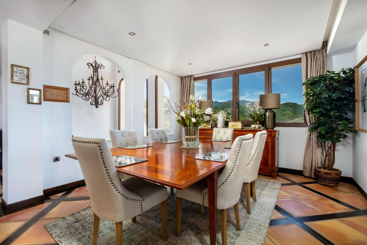 4 Bed Townhouse for sale in Benahavís Costa Del Sol, Málaga, Spain