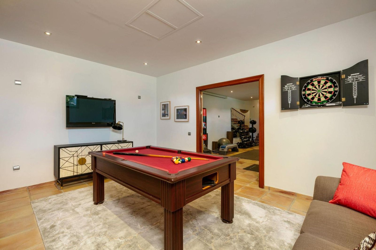 4 Bed Townhouse for sale in Benahavís Costa Del Sol, Málaga, Spain