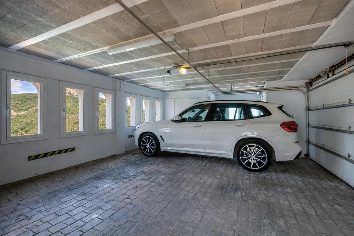4 Bed Townhouse for sale in Benahavís Costa Del Sol, Málaga, Spain