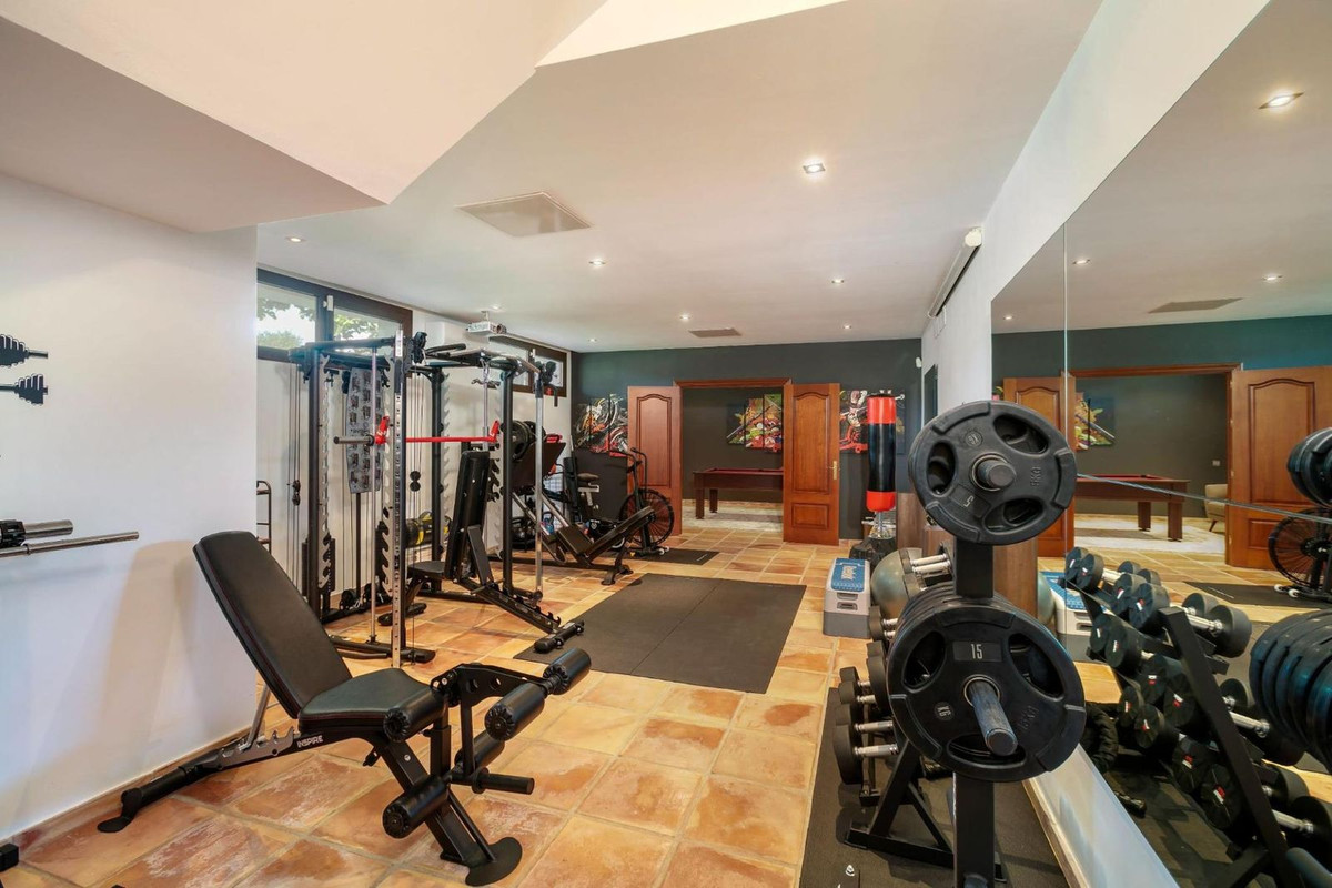 4 Bed Townhouse for sale in Benahavís Costa Del Sol, Málaga, Spain