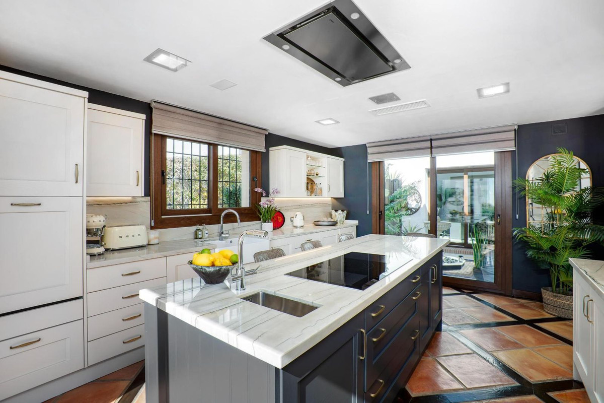 4 Bed Townhouse for sale in Benahavís Costa Del Sol, Málaga, Spain