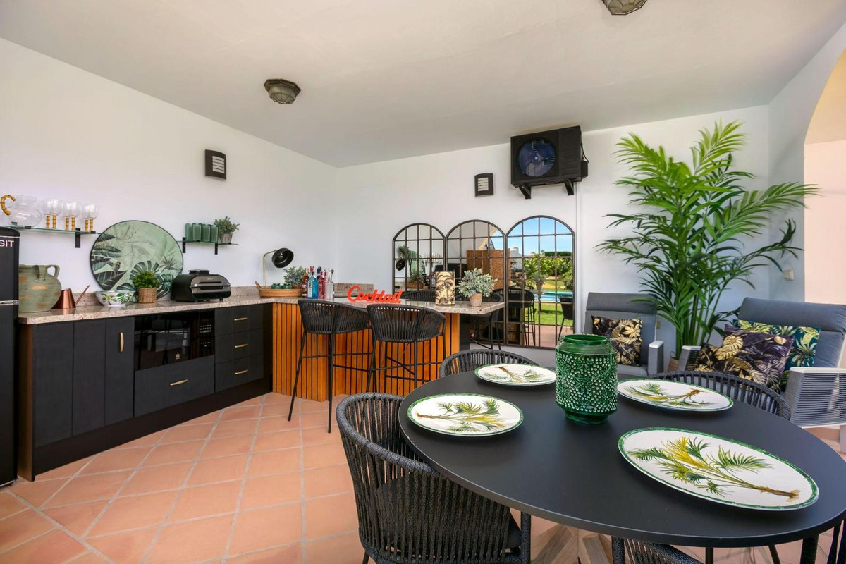 4 Bed Townhouse for sale in Benahavís Costa Del Sol, Málaga, Spain