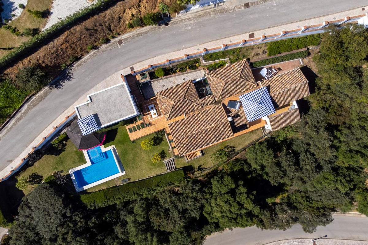 4 Bed Townhouse for sale in Benahavís Costa Del Sol, Málaga, Spain