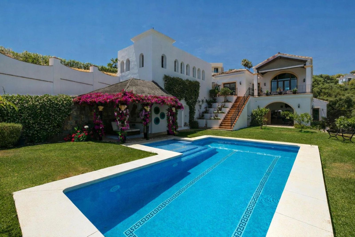 4 Bed Townhouse for sale in Benahavís Costa Del Sol, Málaga, Spain