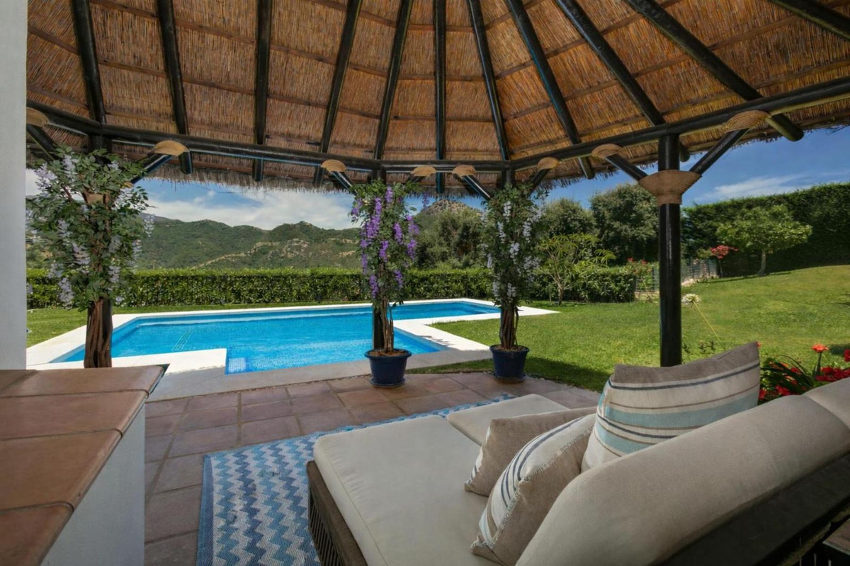 4 Bed Townhouse for sale in Benahavís Costa Del Sol, Málaga, Spain