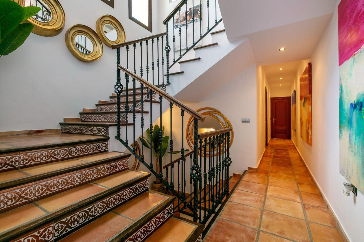 4 Bed Townhouse for sale in Benahavís Costa Del Sol, Málaga, Spain