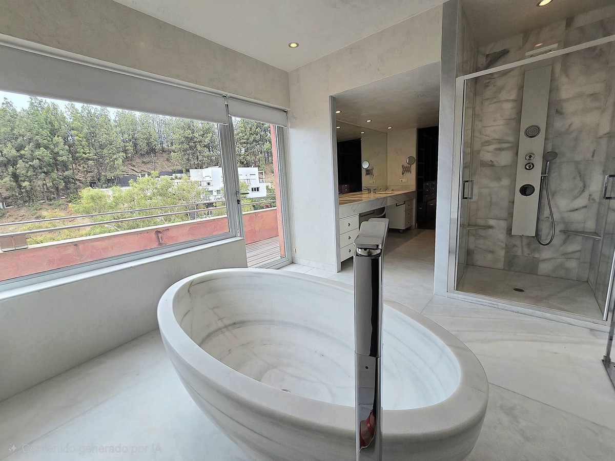 Se vende Villa - Chalet de 6 dormitorios en Costa Del Sol, Málaga, España