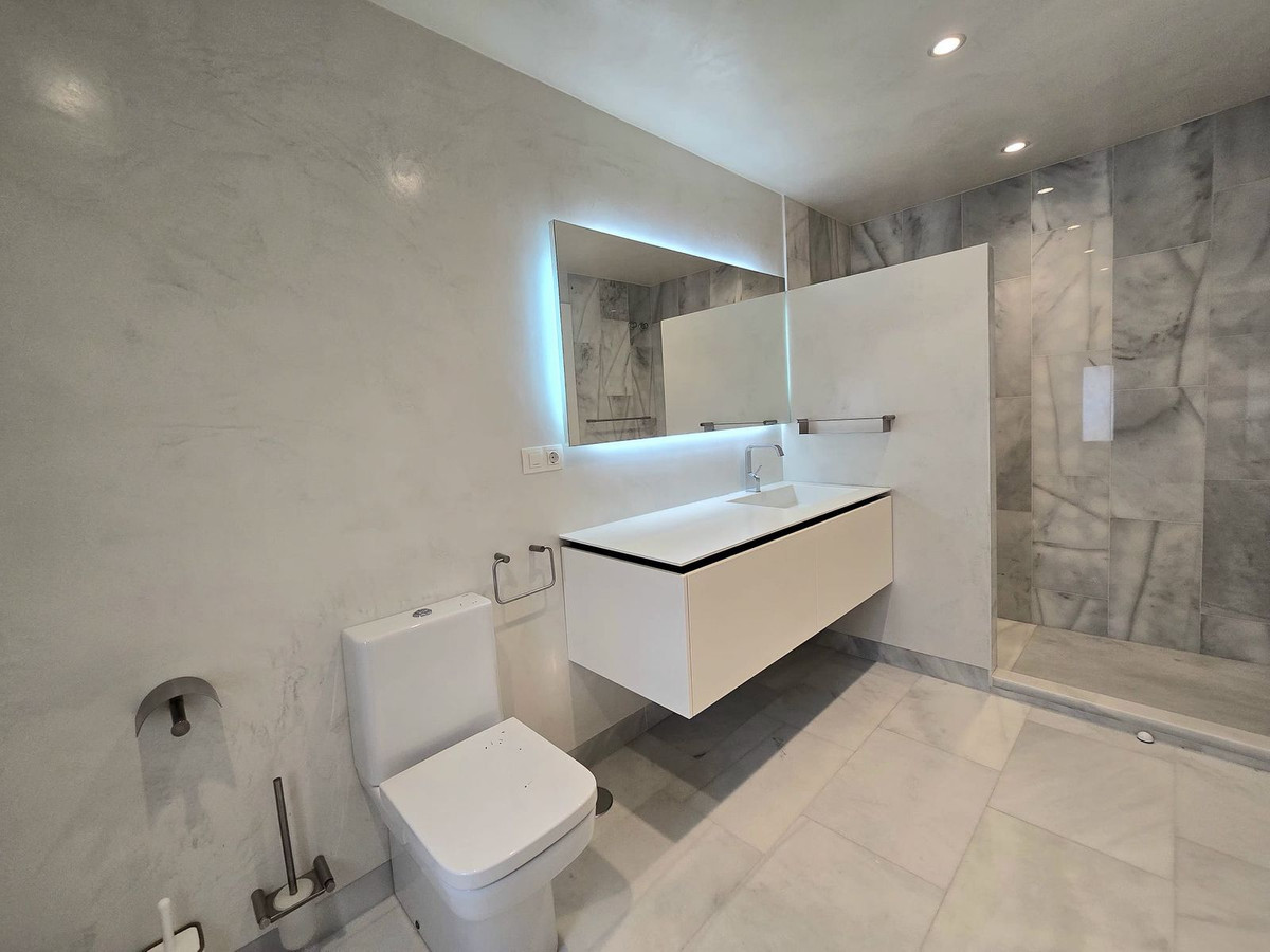 Se vende Villa - Chalet de 6 dormitorios en Costa Del Sol, Málaga, España