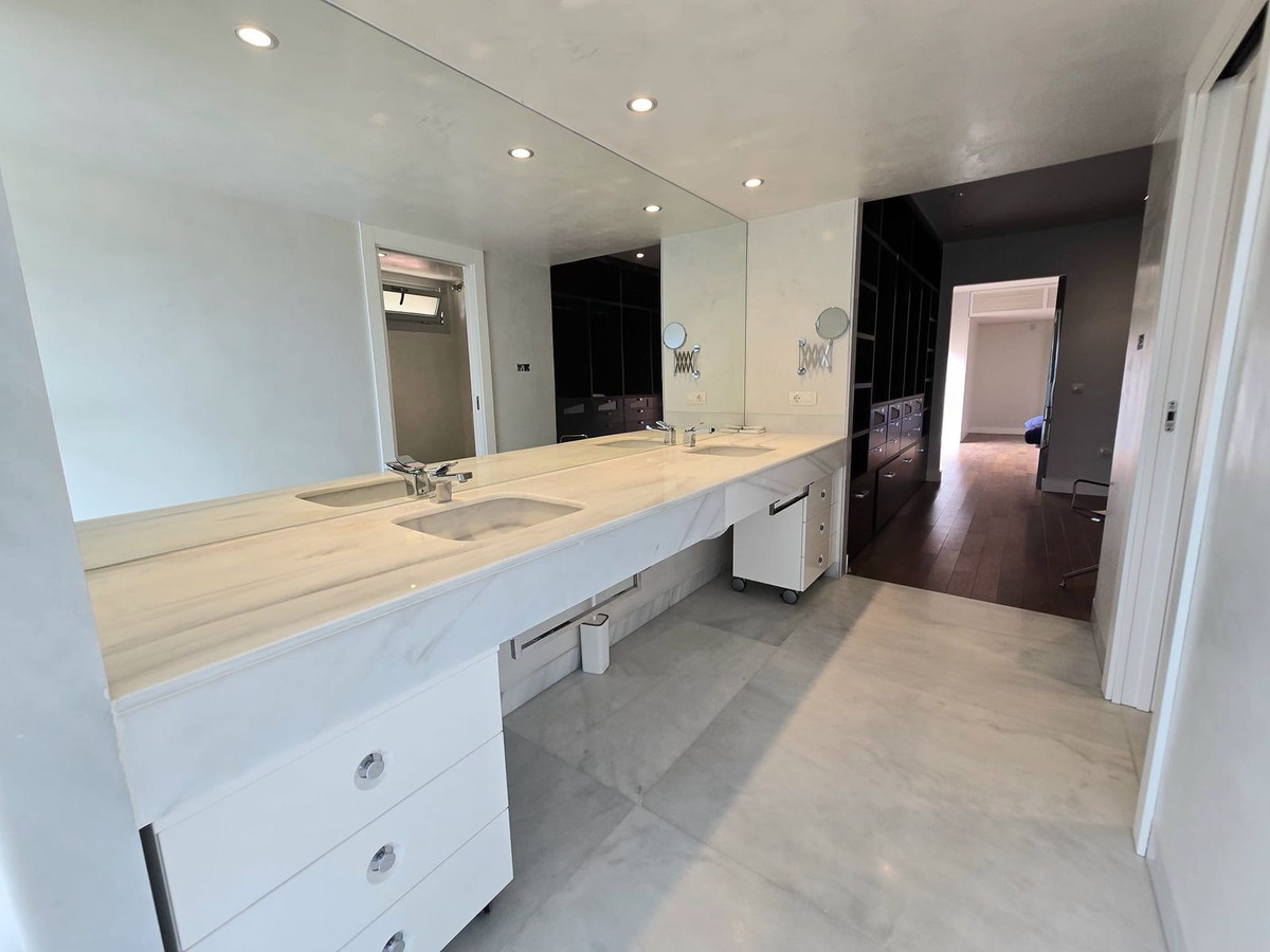 Se vende Villa - Chalet de 6 dormitorios en Costa Del Sol, Málaga, España