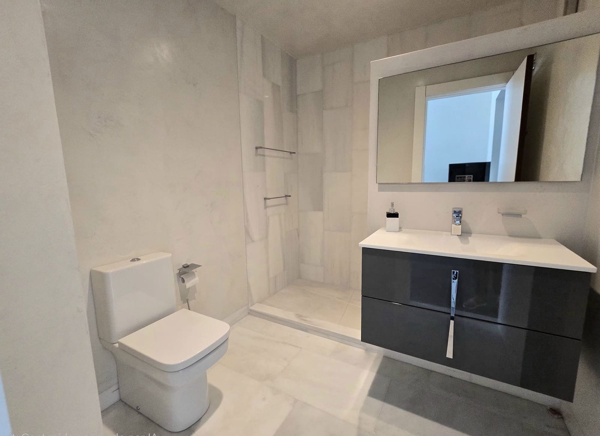 Se vende Villa - Chalet de 6 dormitorios en Costa Del Sol, Málaga, España