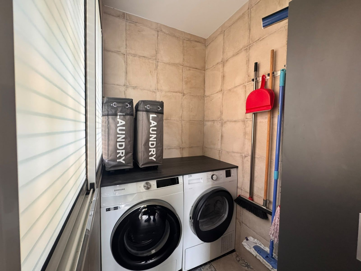 Se vende Apartamento Planta Media de 2 dormitorios en Costa Del Sol, Málaga, España