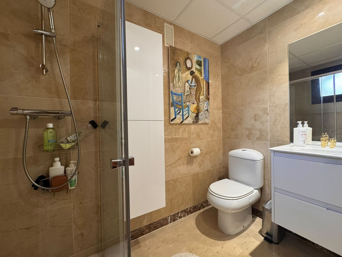 Se vende Apartamento Planta Media de 2 dormitorios en Costa Del Sol, Málaga, España