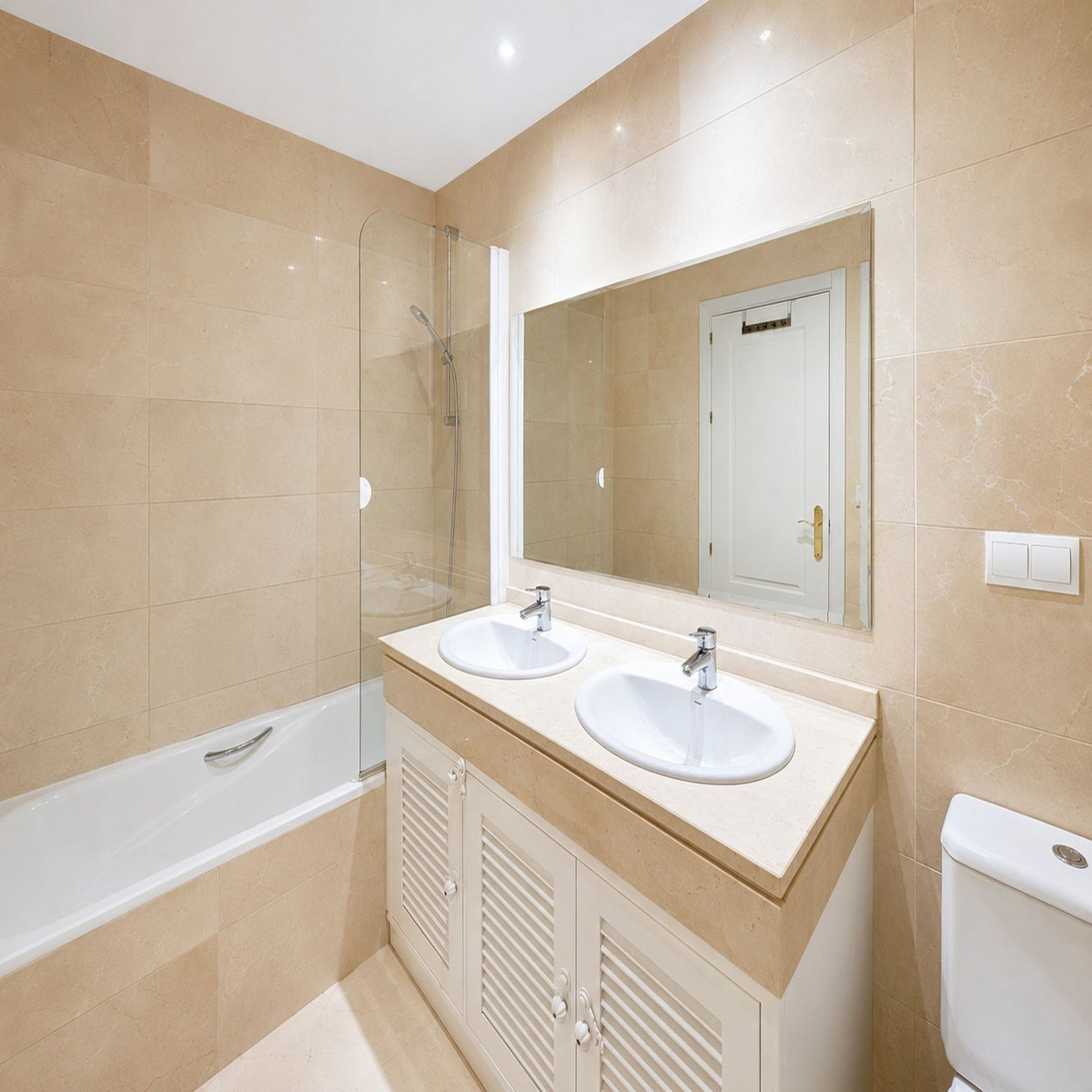 Se vende Apartamento Planta Media de 3 dormitorios en Costa Del Sol, Málaga, España