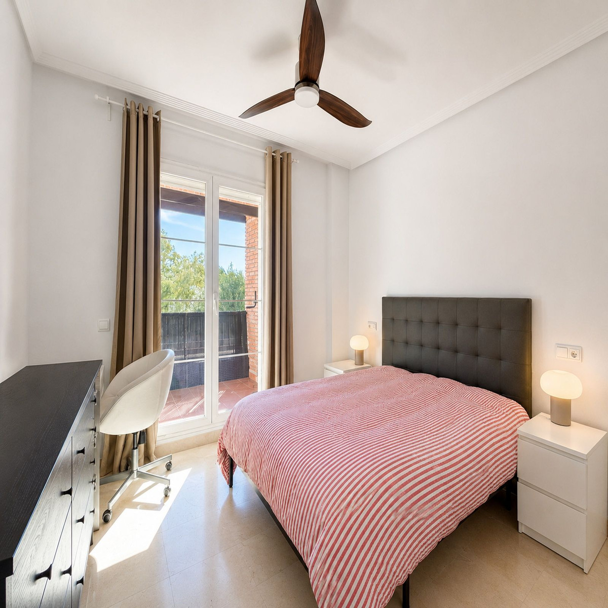 Se vende Apartamento Planta Media de 3 dormitorios en Costa Del Sol, Málaga, España