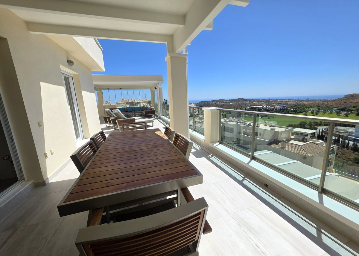 2 Bed Apartment for sale in Cerros Del Aguila Costa Del Sol, Málaga, Spain