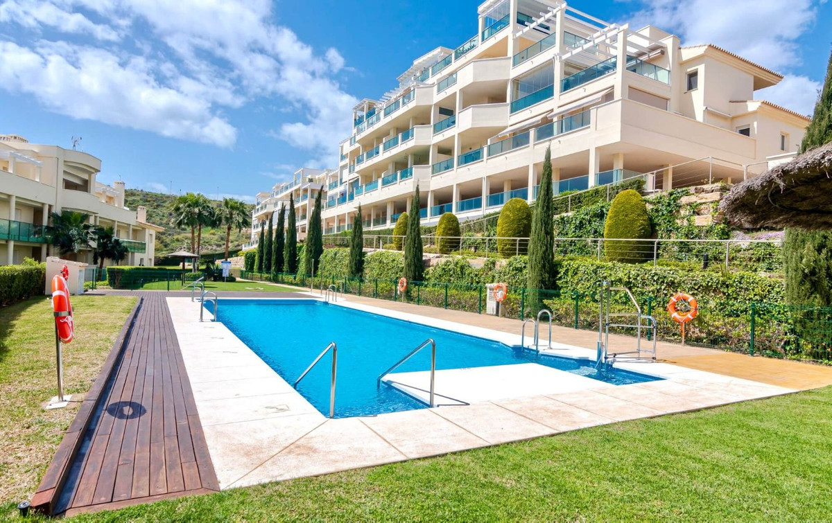 2 Bed Apartment for sale in Cerros Del Aguila Costa Del Sol, Málaga, Spain