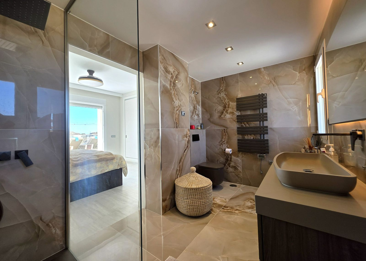 2 Bed Apartment for sale in Cerros Del Aguila Costa Del Sol, Málaga, Spain