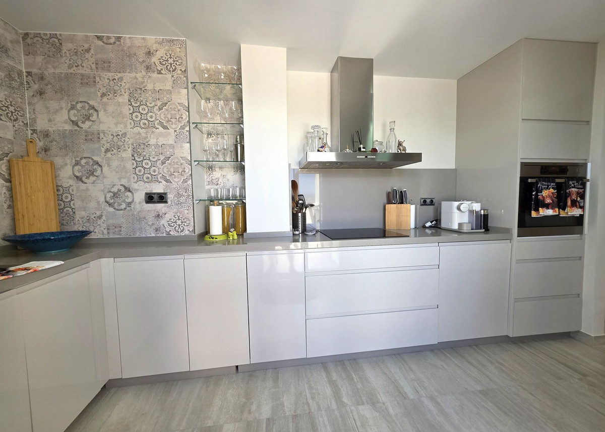 2 Bed Apartment for sale in Cerros Del Aguila Costa Del Sol, Málaga, Spain