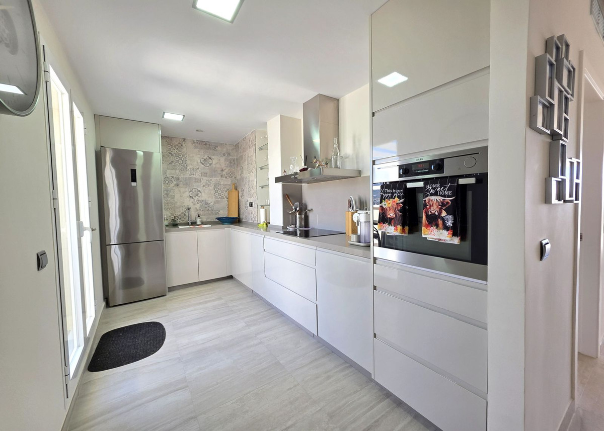 2 Bed Apartment for sale in Cerros Del Aguila Costa Del Sol, Málaga, Spain