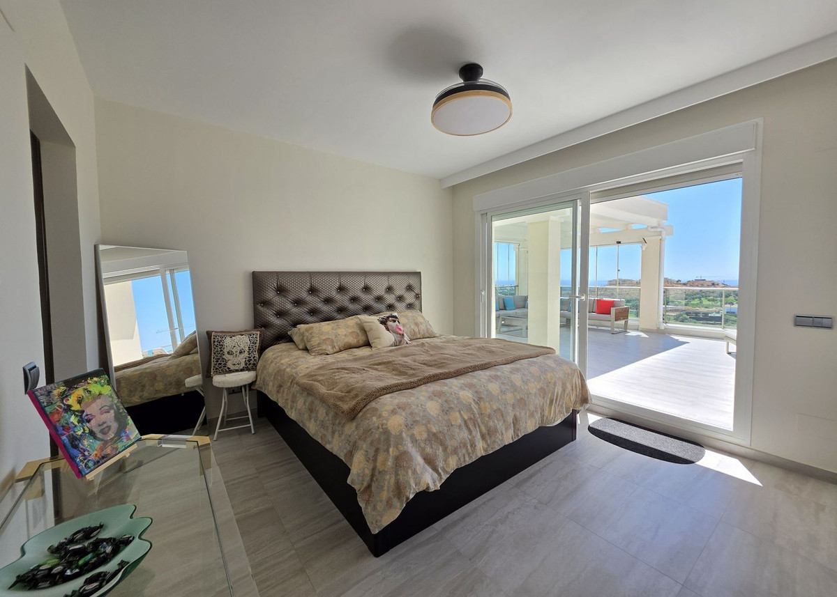 2 Bed Apartment for sale in Cerros Del Aguila Costa Del Sol, Málaga, Spain