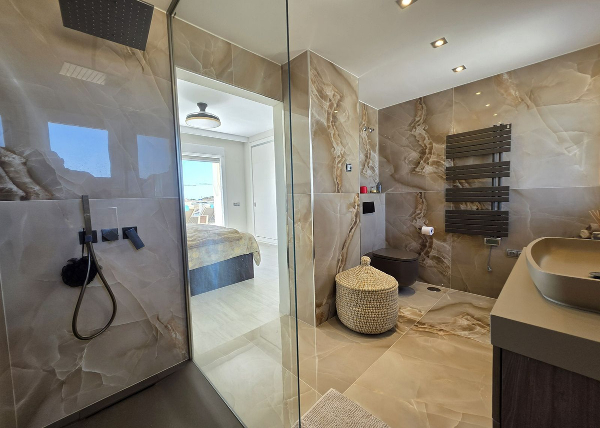 2 Bed Apartment for sale in Cerros Del Aguila Costa Del Sol, Málaga, Spain