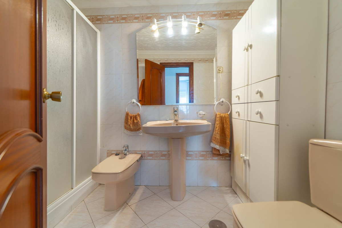 Se vende Apartamento Planta Media de 3 dormitorios en Costa Del Sol, Málaga, España