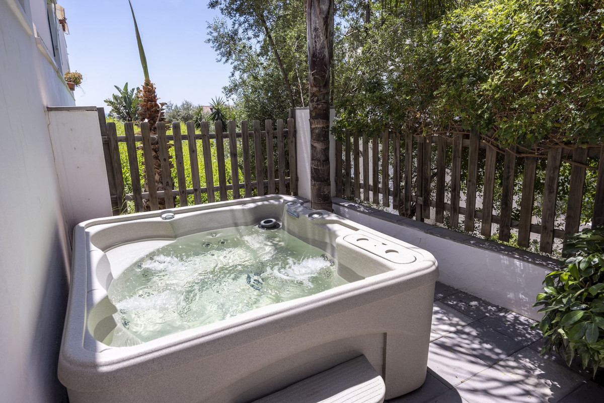 Se vende Apartamento Planta Baja de 2 dormitorios en Costa Del Sol, Málaga, España