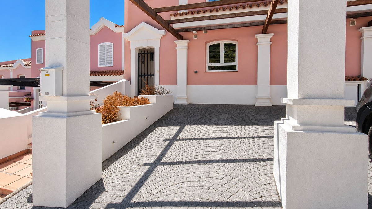 3 Bed Townhouse for sale in La Alcaidesa Costa Del Sol, Cádiz, Spain