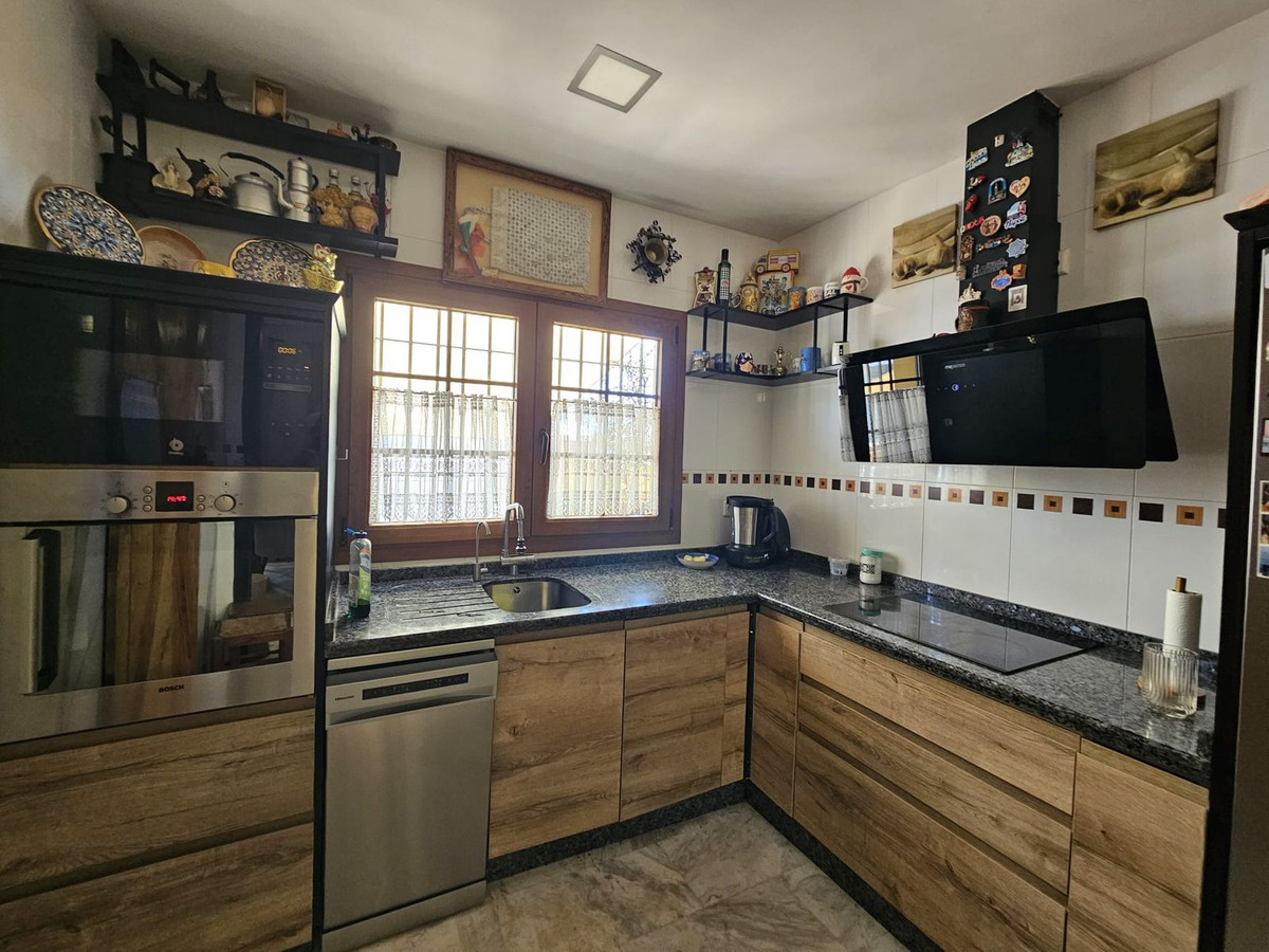 5 Bed Townhouse for sale in Los Pacos Costa Del Sol, Málaga, Spain