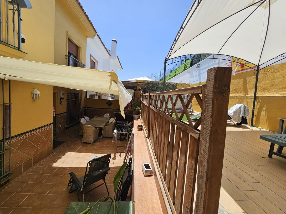 5 Bed Townhouse for sale in Los Pacos Costa Del Sol, Málaga, Spain