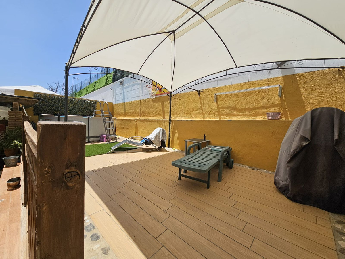 5 Bed Townhouse for sale in Los Pacos Costa Del Sol, Málaga, Spain