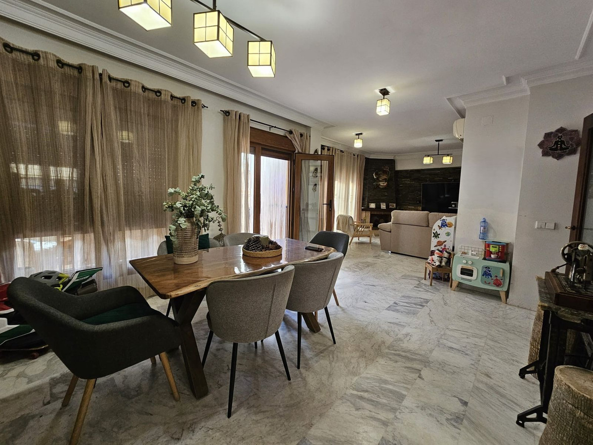 5 Bed Townhouse for sale in Los Pacos Costa Del Sol, Málaga, Spain
