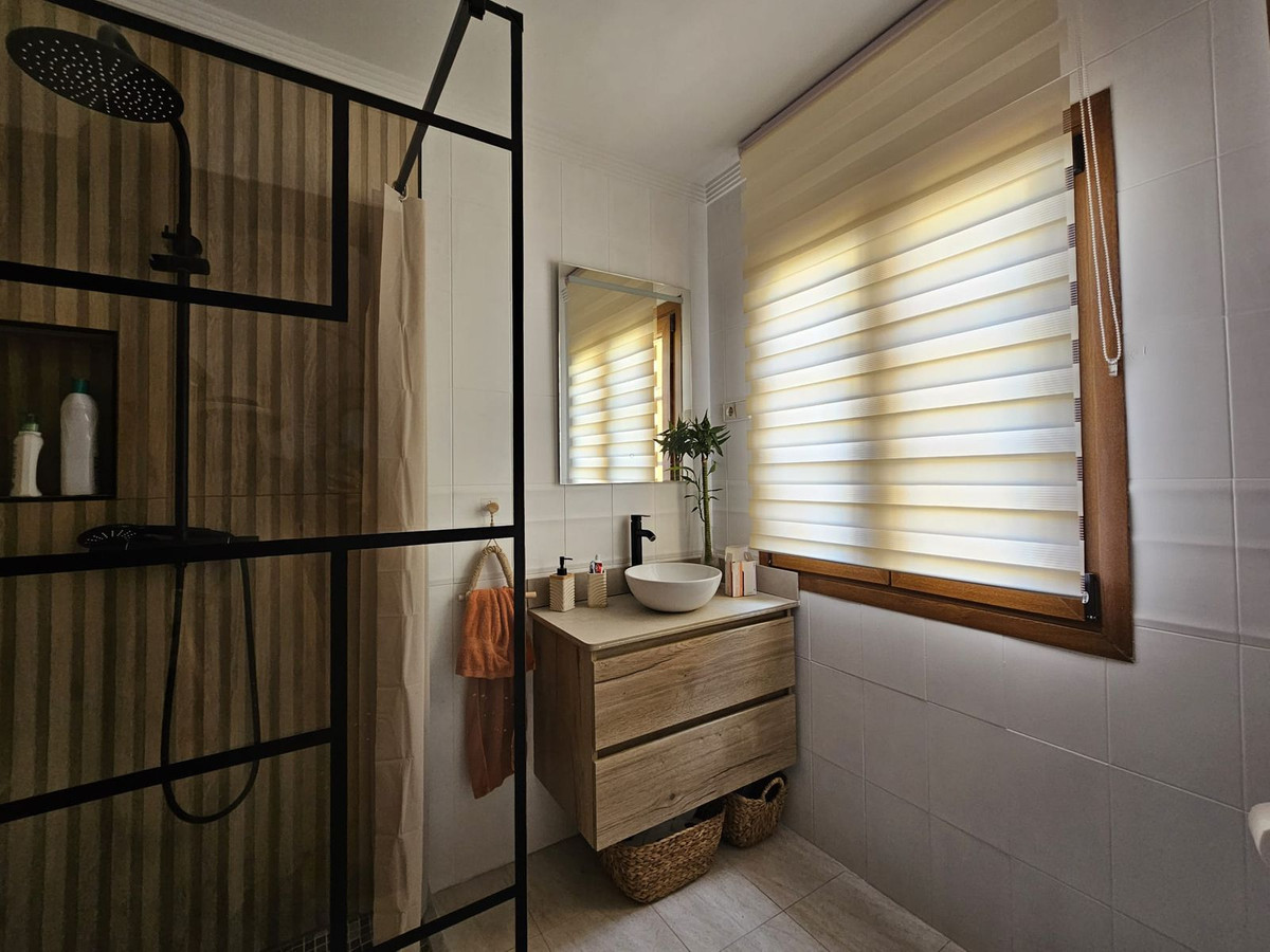 5 Bed Townhouse for sale in Los Pacos Costa Del Sol, Málaga, Spain