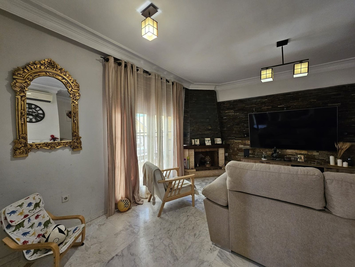 5 Bed Townhouse for sale in Los Pacos Costa Del Sol, Málaga, Spain