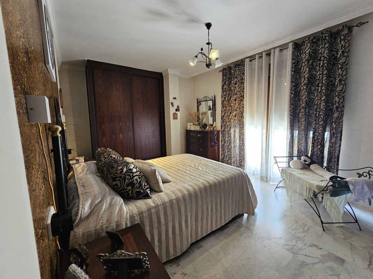 5 Bed Townhouse for sale in Los Pacos Costa Del Sol, Málaga, Spain