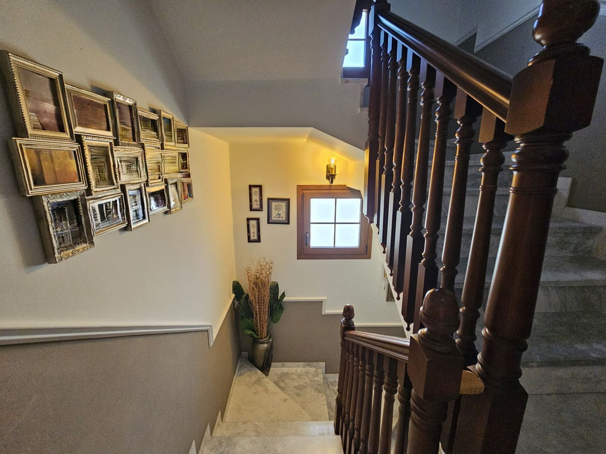 5 Bed Townhouse for sale in Los Pacos Costa Del Sol, Málaga, Spain