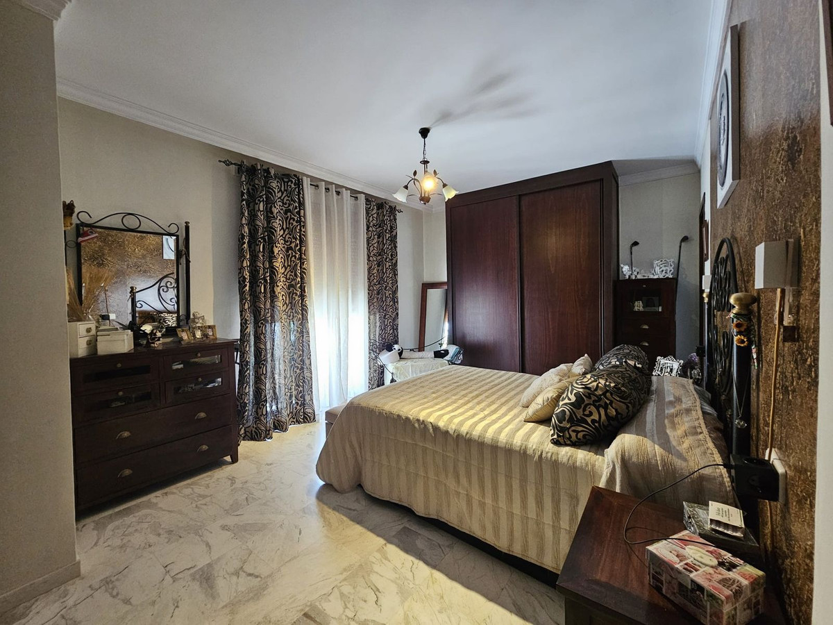 5 Bed Townhouse for sale in Los Pacos Costa Del Sol, Málaga, Spain