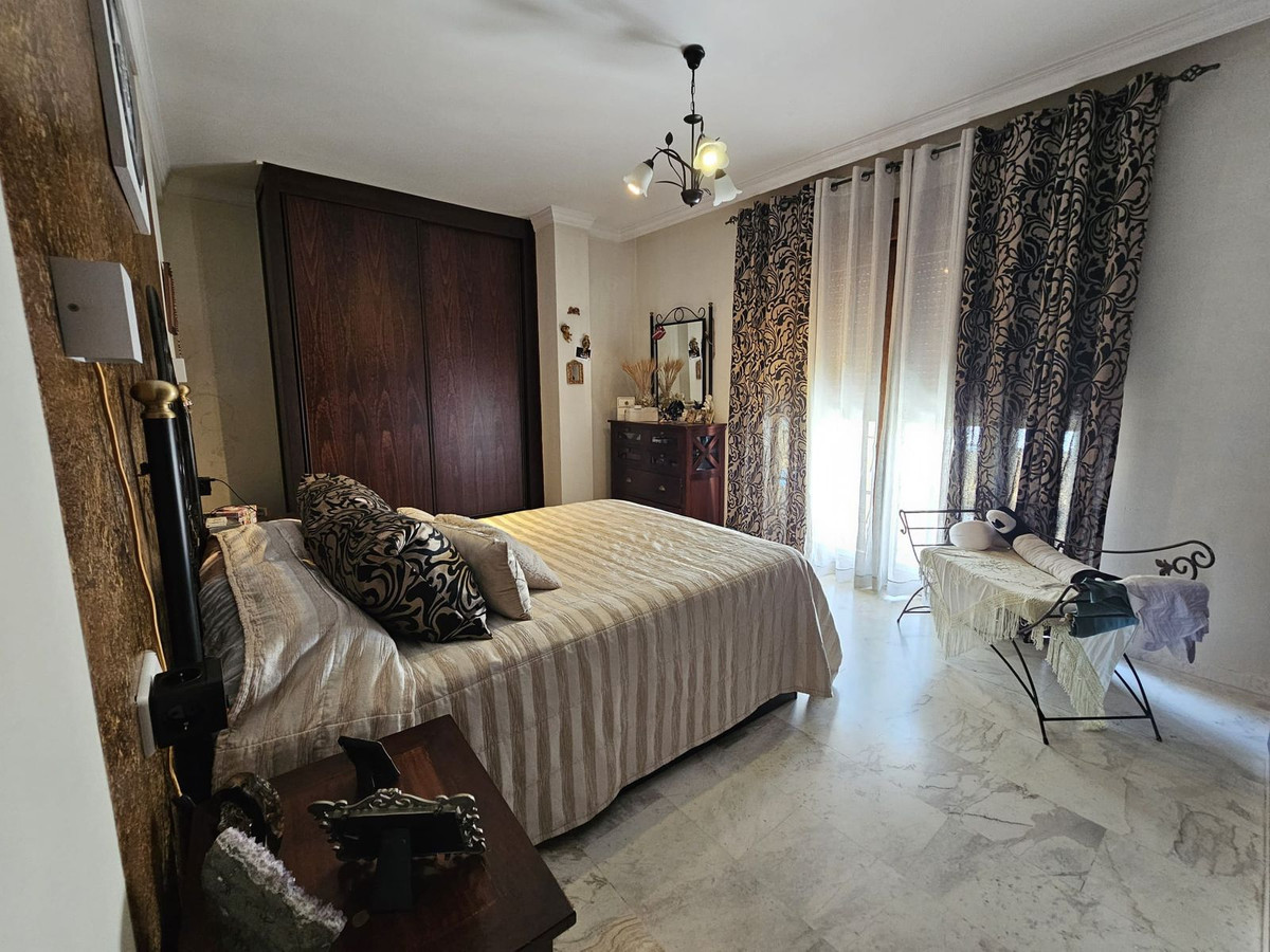 5 Bed Townhouse for sale in Los Pacos Costa Del Sol, Málaga, Spain