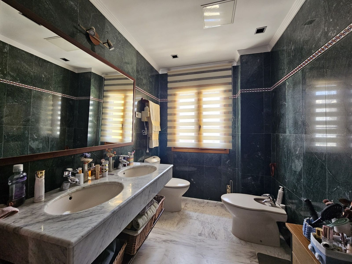 5 Bed Townhouse for sale in Los Pacos Costa Del Sol, Málaga, Spain
