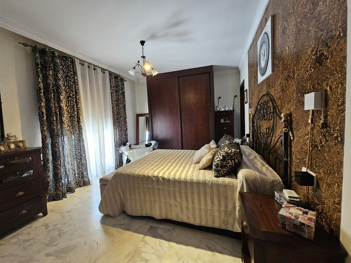 5 Bed Townhouse for sale in Los Pacos Costa Del Sol, Málaga, Spain