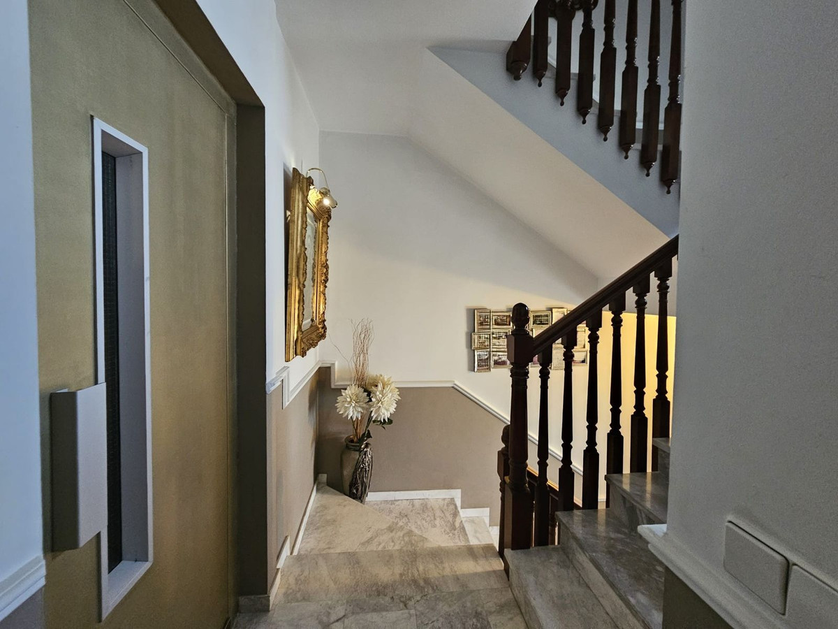 5 Bed Townhouse for sale in Los Pacos Costa Del Sol, Málaga, Spain