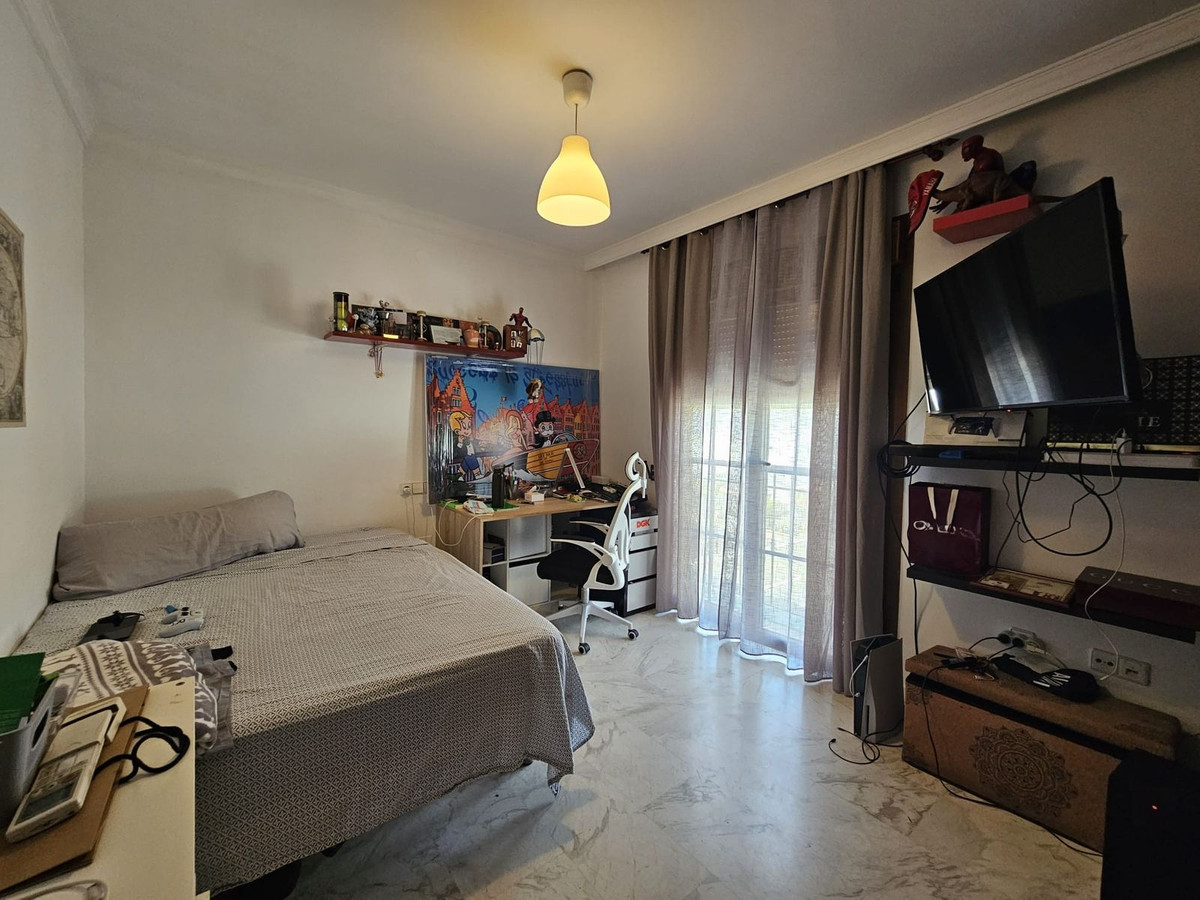 5 Bed Townhouse for sale in Los Pacos Costa Del Sol, Málaga, Spain