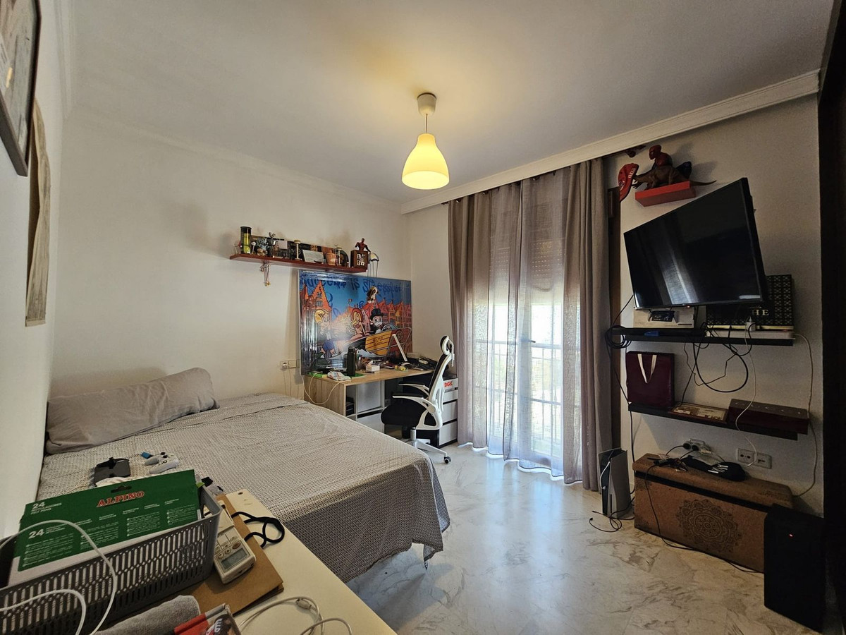 5 Bed Townhouse for sale in Los Pacos Costa Del Sol, Málaga, Spain