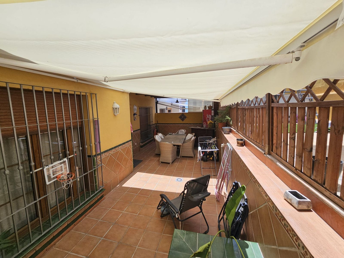 5 Bed Townhouse for sale in Los Pacos Costa Del Sol, Málaga, Spain