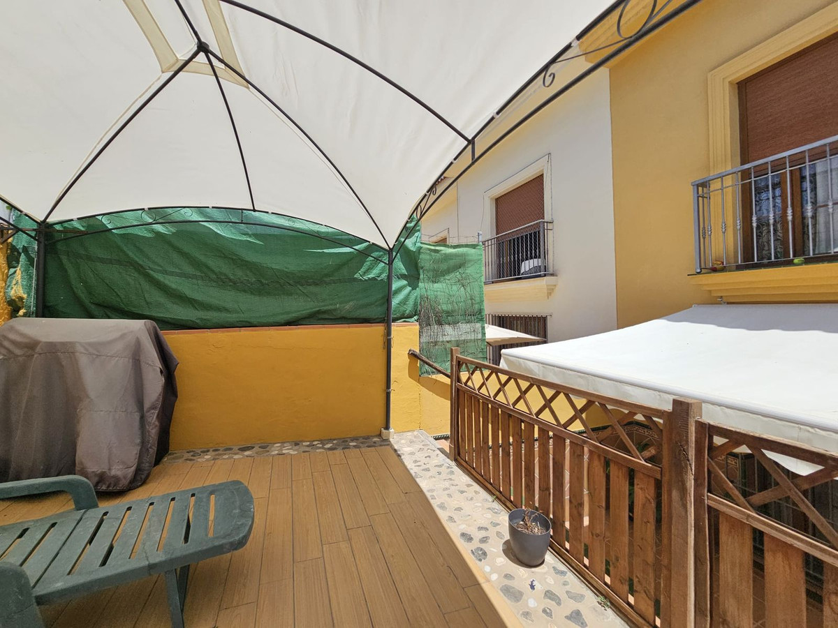 5 Bed Townhouse for sale in Los Pacos Costa Del Sol, Málaga, Spain