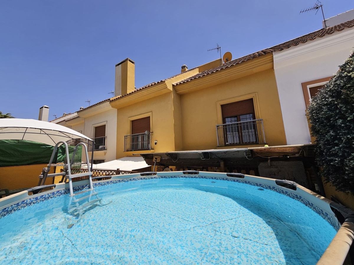 5 Bed Townhouse for sale in Los Pacos Costa Del Sol, Málaga, Spain