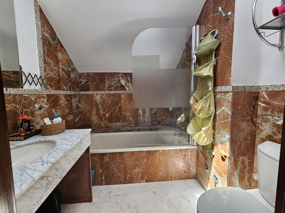 5 Bed Townhouse for sale in Los Pacos Costa Del Sol, Málaga, Spain