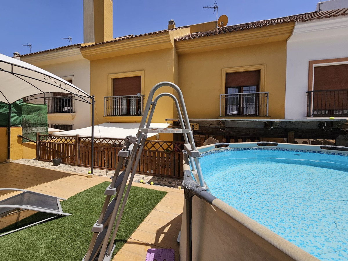 5 Bed Townhouse for sale in Los Pacos Costa Del Sol, Málaga, Spain