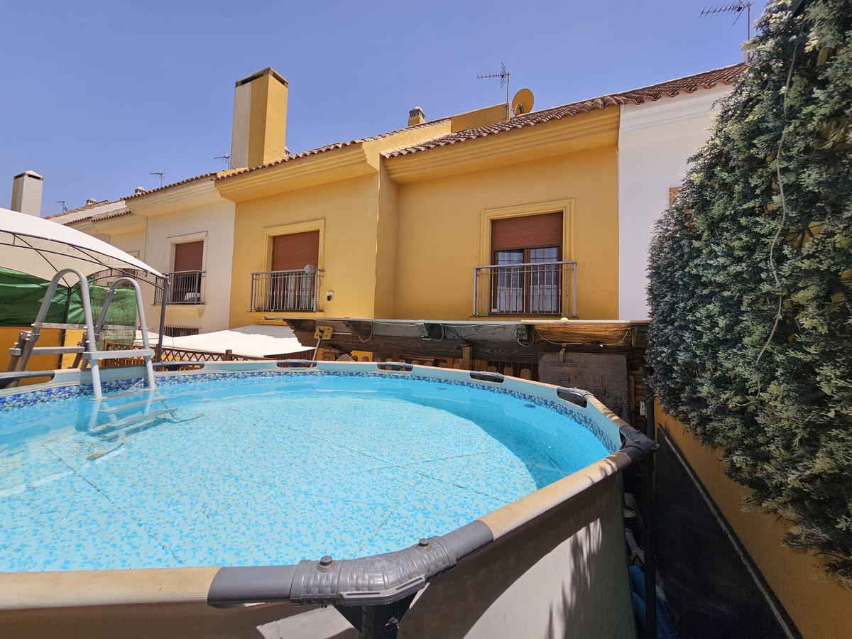 5 Bed Townhouse for sale in Los Pacos Costa Del Sol, Málaga, Spain