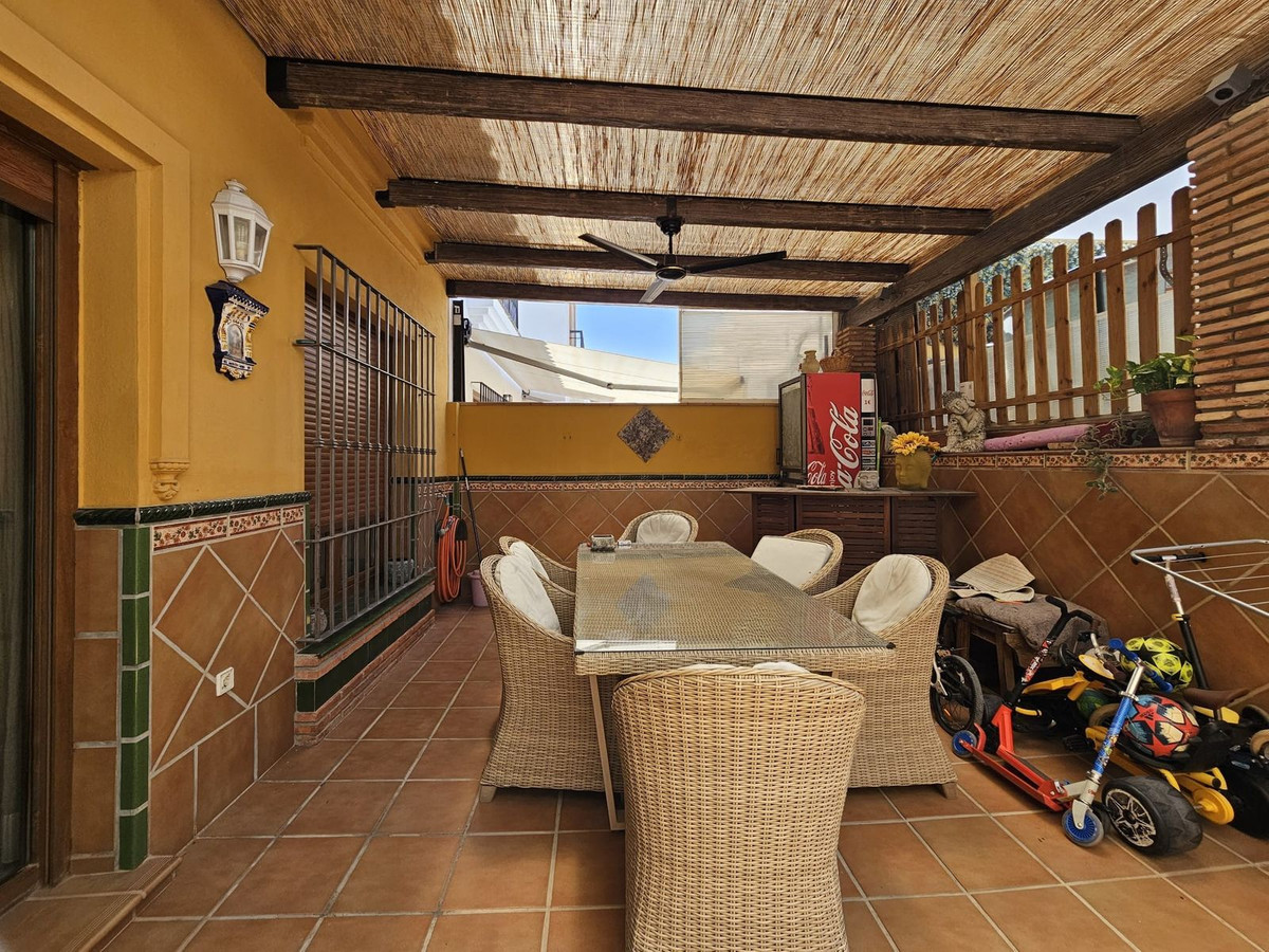 5 Bed Townhouse for sale in Los Pacos Costa Del Sol, Málaga, Spain